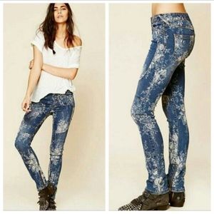 Free People floral printed ELLE JEANS zipper ankle